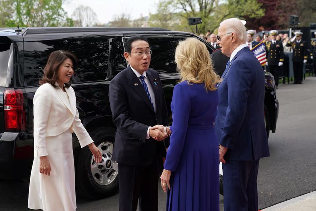 Tổng thống Biden cùng phu nhân đón Thủ tướng Kishida và phu nhân tại Nhà Trắng ngày 10.4