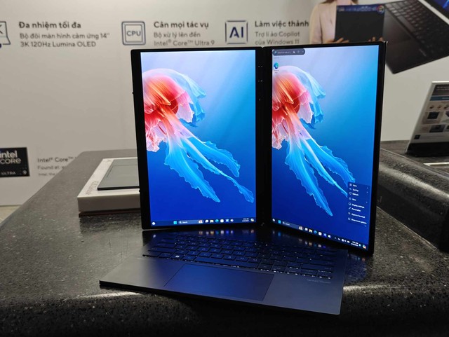 Asus Zenbook DUO được trang bị hai màn hình cảm ứng