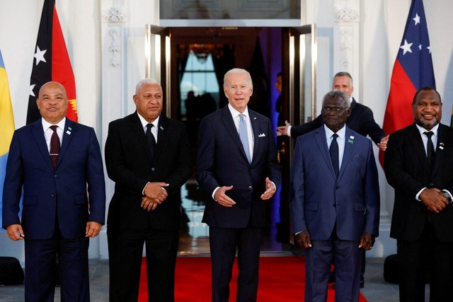 (Từ trái sang) Tổng thống Micronesia David Panuelo, Thủ tướng Fiji Frank Bainimarama, Tổng thống Mỹ Joe Biden, Thủ tướng Quần đảo Solomon Manasseh Sogavare và Thủ tướng Papua New Guinea James Marape tại Hội nghị thượng đỉnh Mỹ - các quốc đảo Thái Bình Dương, ở Nhà Trắng ngày 5.10.2023