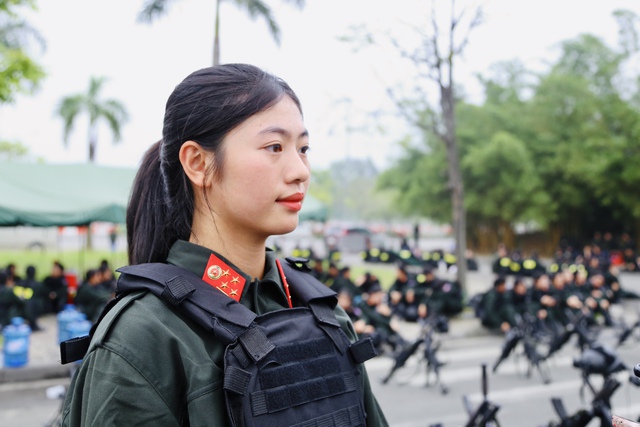 Chiến sĩ Lê Thị Hà Anh cho hay rất vinh dự khi được chọn tham gia khối diễu binh, đại diện cho lực lượng CSĐN