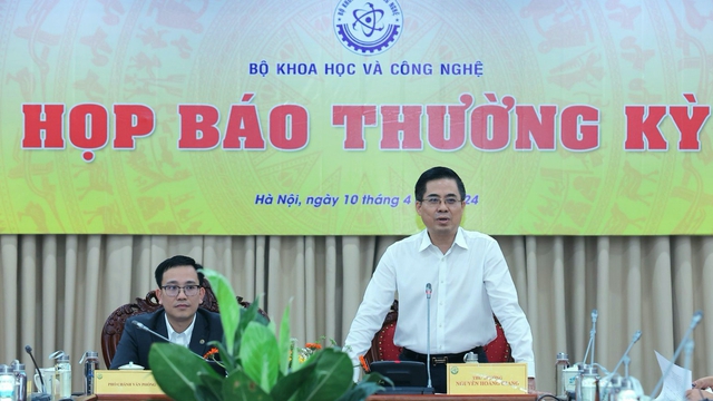 Thứ trưởng Bộ KH-CN Nguyễn Hoàng Giang: 