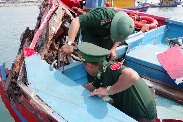 Lực lượng biên phòng kiểm tra tàu cá, điều tra nguyên nhân vụ va chạm