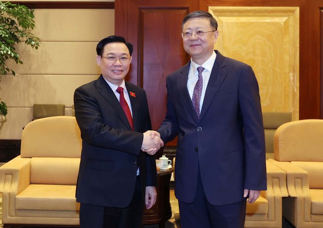 Chủ tịch Quốc hội Vương Đình Huệ tiếp Bí thư Thành ủy Thượng Hải Trần Cát Ninh