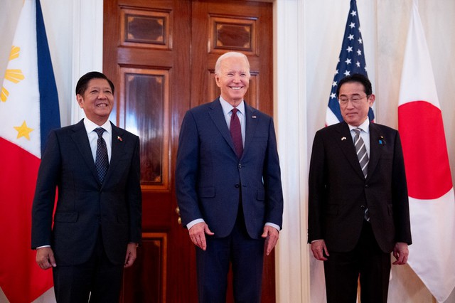 Lãnh đạo Mỹ - Nhật - Philippines nói gì tại thượng đỉnh 3 bên đầu tiên?- Ảnh 1.