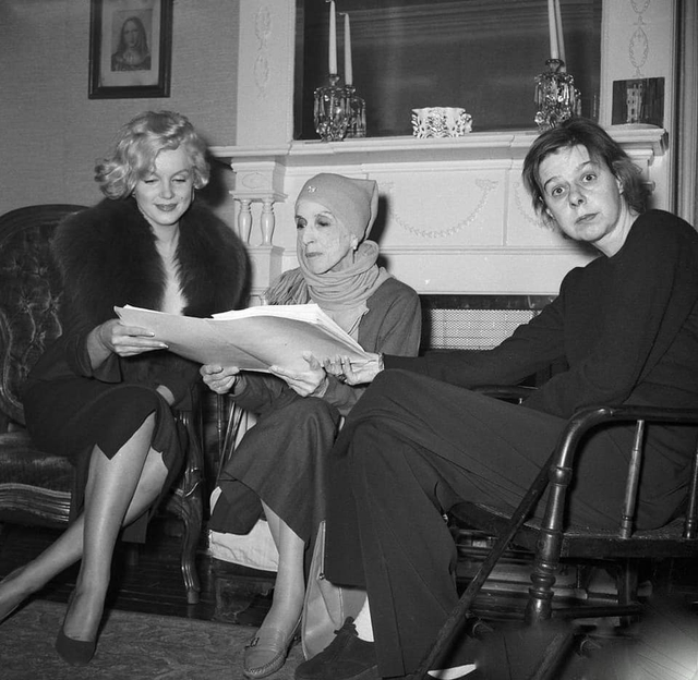 Minh tinh Marilyn Monroe và 2 nhà văn Isak Dinesen, Carson McCullers năm 1959