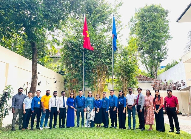 Đoàn đại biểu thanh niên Việt Nam vừa tới thăm và làm việc tại Sri Lanka