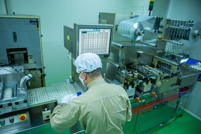 Dây chuyền sản xuất thuốc tân dược tại Nhà máy Traphaco Hưng Yên
