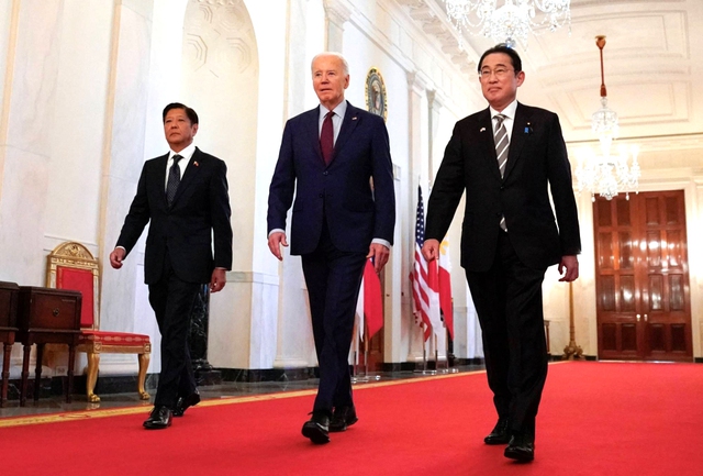 Từ trái qua: Tổng thống Marcos Jr., Tổng thống Biden và Thủ tướng Kishida có cuộc gặp thượng đỉnh tại Washington vào ngày 11.4 (theo giờ địa phương)