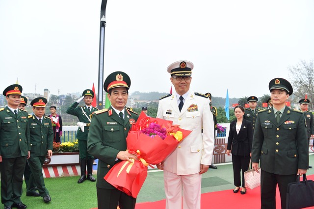 Bộ trưởng Đổng Quân chủ trì lễ đón Bộ trưởng Phan Văn Giang