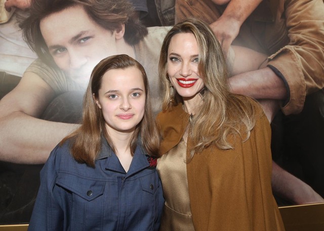 Trong dự án nhạc kịch The Outsiders, Angelina Jolie đảm nhiệm vai trò đồng sản xuất còn Vivienne là trợ lý của mẹ. Pax Thiên tham gia sự kiện cùng mẹ và em gái nhưng không chụp ảnh trên thảm đỏ