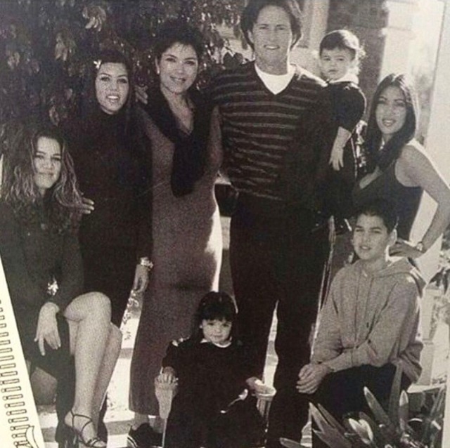 Bà Kris và người chồng thứ 2 - Bruce Jenner thời ông chưa phẫu thuật chuyển giới sinh ra 2 người con gái là Kendall và Kylie Jenner. Sau đó ông Bruce đã chuyển giới, lấy tên mới là Caitlyn Jenner. Từ năm 2014, Kris Jenner chuyển sang hẹn hò với 