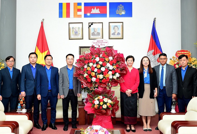 Đoàn đại biểu T.Ư Đoàn chúc mừng Đại sứ quán Campuchia tại Việt Nam nhân dịp Tết cổ truyền Chôl Chnăm Thmây