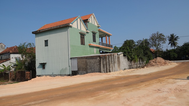 Ngôi nhà lớn chưa di dời ở thôn Hùng Nghĩa, xã Phổ Phong, TX.Đức Phổ, Quảng Ngãi