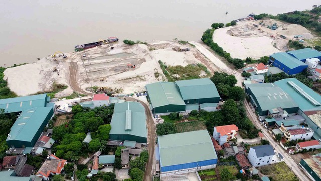 Bộ trưởng Bộ NN-PTNT yêu cầu tăng cường xử lý công trình trái phép trên bãi sông- Ảnh 1.