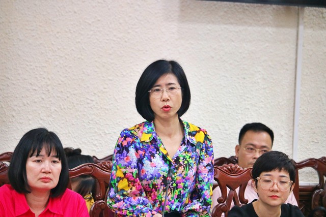Bà Lê Thị Vân Anh (đứng), Phó vụ trưởng Vụ Pháp luật hình sự - Hành chính (Bộ Tư pháp)
