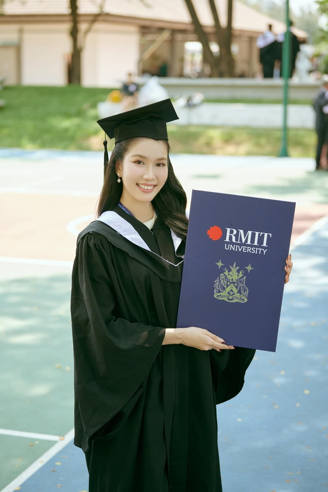 Á hậu Phương Anh tốt nghiệp thạc sĩ loại giỏi ngành kinh doanh toàn cầu của Trường đại học RMIT TP.HCM
