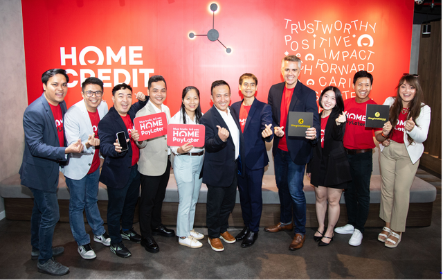 Đội ngũ Home Credit Việt Nam cùng Công ty cổ phần đầu tư Thế Giới Di Động hợp tác dự án mua trước trả sau Home PayLater