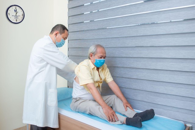Phần đông dân số có cơ hội tiêm kháng thể đơn dòng Evusheld phòng Covid-19- Ảnh 1. Phần đông dân số có cơ hội tiêm kháng thể đơn dòng Evusheld phòng Covid-19- Ảnh 1.