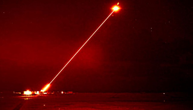Anh tăng tốc trang bị laser chống UAV cho tàu chiến- Ảnh 1.