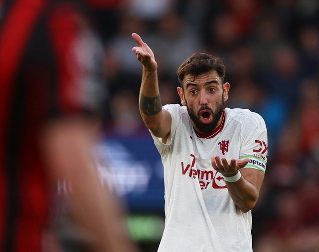 Bruno Fernandes có cú đúp cân bằng tỷ số trận đấu