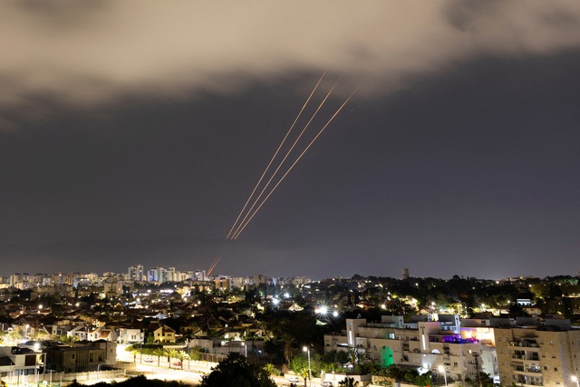 Các hệ thống phòng không tại thành phố Ashkelon của Israel hoạt động vào hôm 14.4 sau khi Iran tấn công