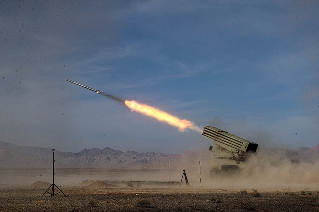 Tên lửa được phóng trong một cuộc tập trận ở Iran