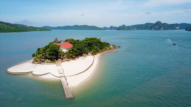 Công trình sây dựng trái phép như resort tại hòn Soi Dâu trên vịnh Bái Tử Long
