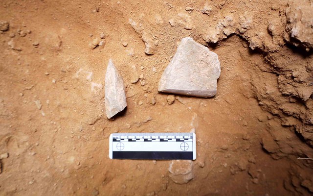 Công cụ mảnh có niên đại trên 41.500 năm