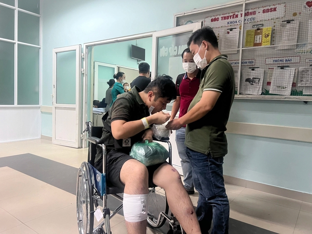 Tai nạn trên QL24 ở Kon Tum: 24 người đang điều trị tại bệnh viện- Ảnh 1.