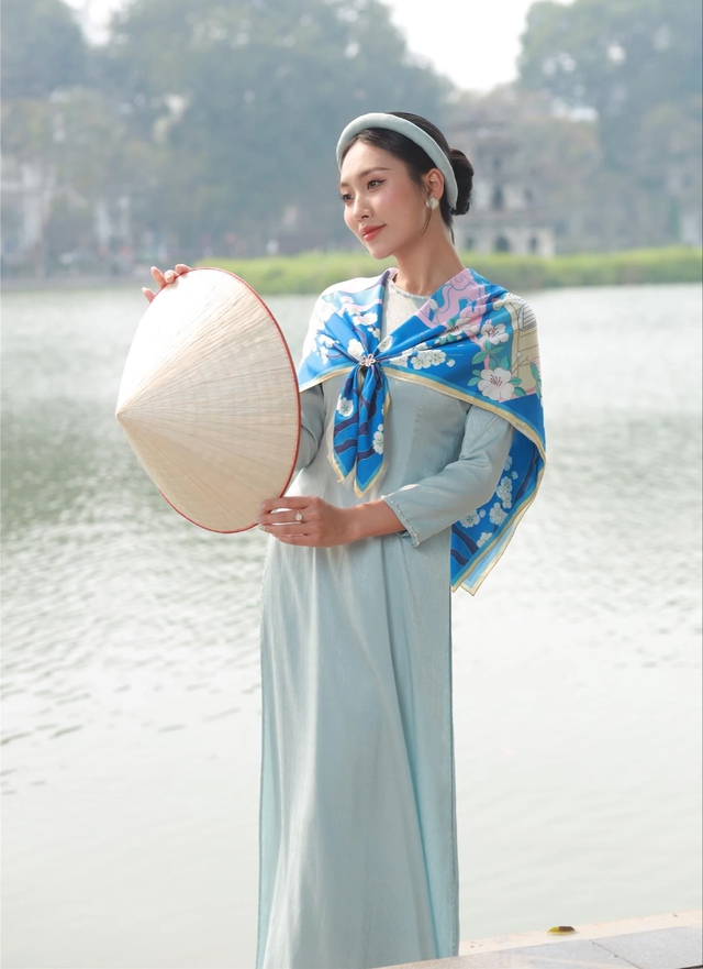 Khăn kể Nữ Sĩ Hồ Xuân Hương - “Bà chúa thơ Nôm” của Việt Nam, người phụ nữ duy nhất của Việt Nam được UNESCO phong tặng danh hiệu “danh nhân văn hoá thế giới”