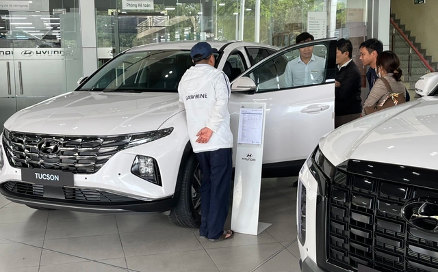 Ồ ạt 'đại hạ gi&aacute;' doanh số nhiều mẫu &ocirc; t&ocirc; Hyundai vẫn sụt giảm - Ảnh 1.
