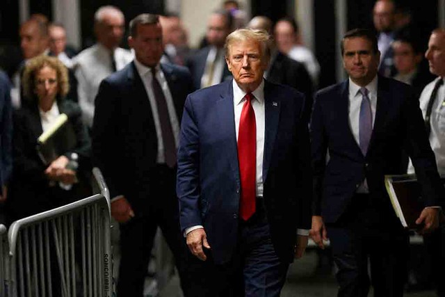Ông Donald Trump đối mặt phiên tòa hình sự đầu tiên ở TP.New York (bang New York) ngày 15.4