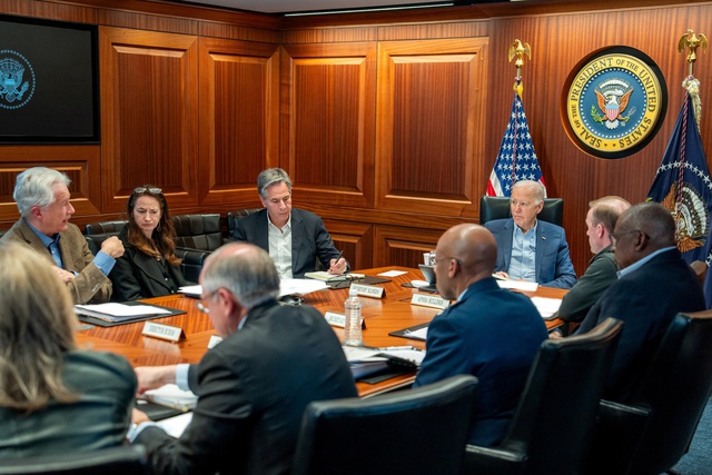 Tổng thống Joe Biden chủ trì cuộc họp cấp cao trong Phòng Tình huống ngày 13.4