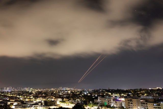 Vật thể bay bị đánh chặn trên bầu trời ở Ashkelon (Israel) đêm 13.4, rạng sáng 14.4