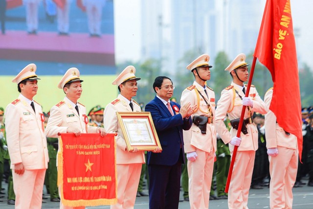 Thủ tướng Chính phủ Phạm Minh Chính trao tặng danh hiệu Anh hùng lực lượng vũ trang nhân dân lần 2 cho Bộ Tư lệnh CSCĐ