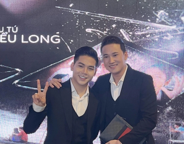 Hà Trí Quang và Thanh Đoàn di chuyể từ Đồng Tháp lên TP.HCM để mừng Kim Tiểu Long ra mắt phim ca nhạc Ly hôn