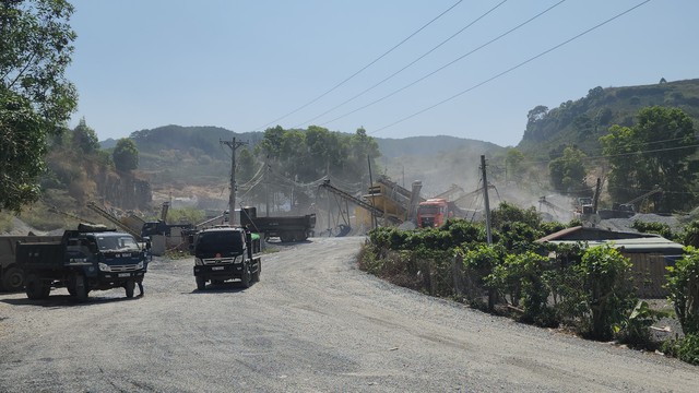 Mỏ khai thác đá Gần Reo gây ô nhiễm tiếng ồn và bụi