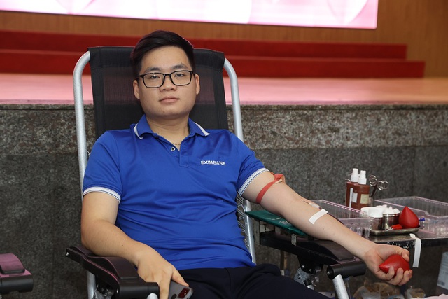 Eximbank tổ chức ngày hội hiến máu vì cộng đồng năm 2024- Ảnh 4.