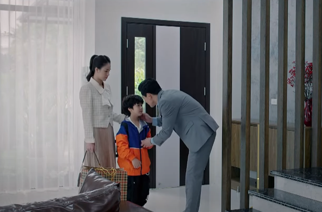 Một cảnh trong phim Trạm cứu hộ trái tim có Lương Thu Trang trong vai An Nhiên cùng con trai và Nghĩa