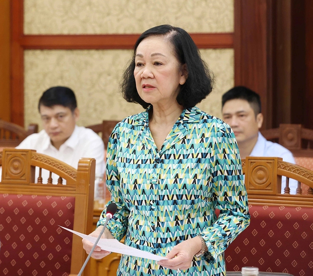 Bà Trương Thị Mai phát biểu tại phiên họp