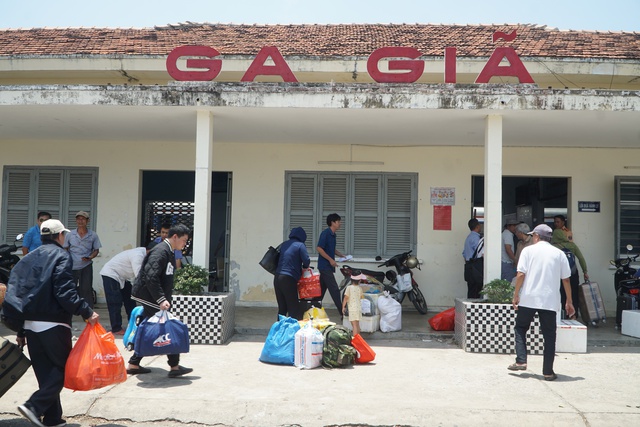 Chuyển tải hành khách tại ga Giã, H.Vạn Ninh, Khánh Hòa