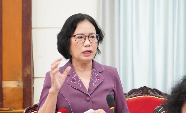 Bà Ung Thị Xuân Hương (Phó Chủ tịch Hội luật gia TP.HCM) đề nghị cần nghiên cứu kỹ hơn về việc đổi mới