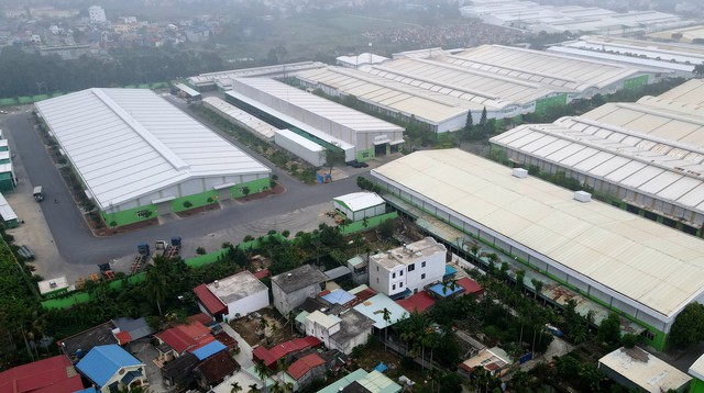 Hàng ngàn mét vuông nhà xưởng xây dựng không phép của Công ty Nhựa Tiền Phong đang bị UBND Q.Dương Kinh yêu cầu doanh nghiệp tự khắc phục hậu quả theo quyết định xử phạt ngày 16.11.2021