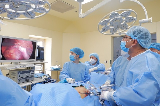 Một ca phẫu thuật nội soi tại Bệnh viện đa khoa Xuyên Á