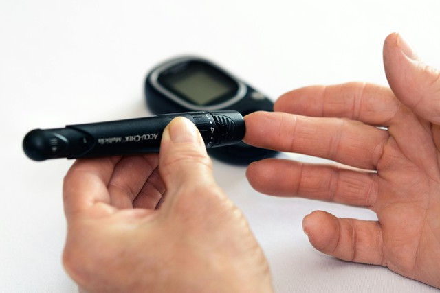 Đối với bệnh nhân tiểu đường tuổi trung niên, giữ cân nặng cân đối là tốt nhất để giảm thiểu nguy cơ tử vong do bệnh tim mạch