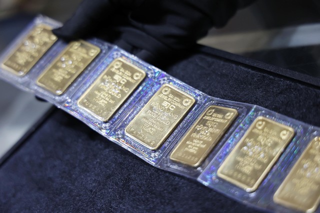 Người mua vàng ở đỉnh đã lỗ gần 5 triệu đồng/lượng- Ảnh 1.
