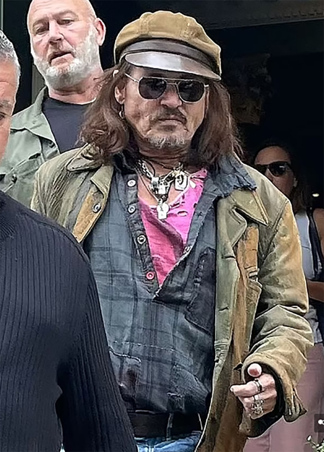 Trước đây Johnny Depp thường ăn mặc luộm thuộm