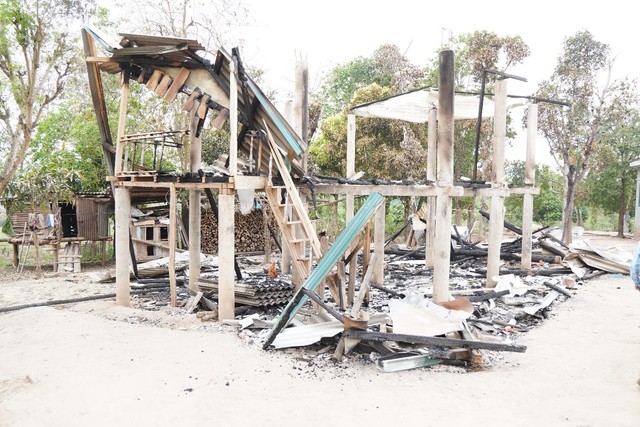 Toàn bộ ngôi nhà của gia đình ông Hồ Văn Cang bị thiêu rụi