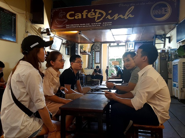 Ở Hà Nội có nhiều quán bán cà phê trứng rất ngon như: Giảng, Đinh (trong ảnh), Lâm... thu hút người trẻ tìm đến thưởng thức
