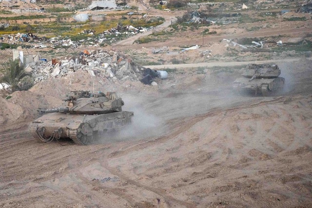 Xe tăng Israel quay trở lại miền bắc Gaza, chiến đấu cơ tấn công Rafah?- Ảnh 1.
